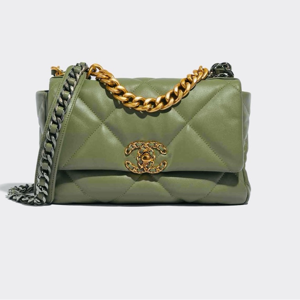 Chanel 19 medium lambskin green 🌟 authentic 🌟